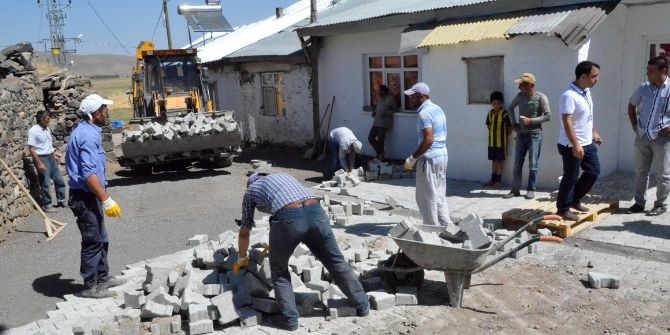 Palandöken Belediyesi 25 Köyde Sokakları Kilit Taşı İle Nakış Nakış İşledi