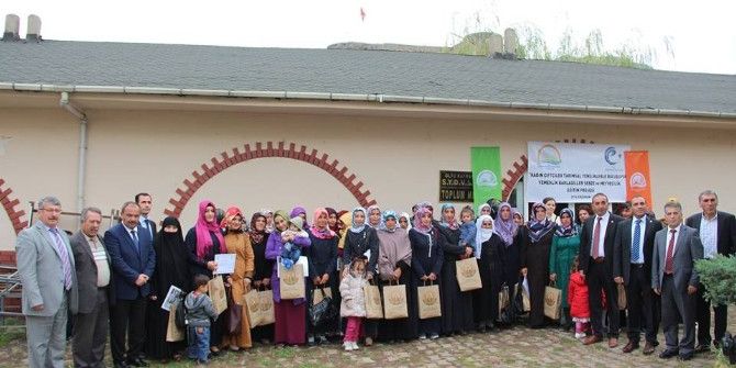 Oltulu Genç Bayan Çiftçiler Belgelerini Aldılar