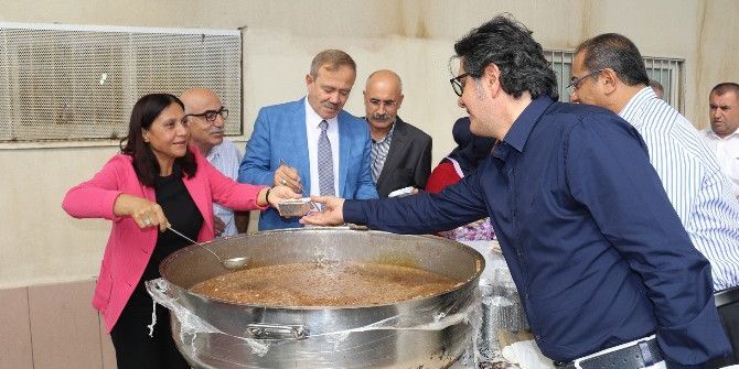 Akdeniz’de Aşure Kazanları Barış İçin Kaynadı