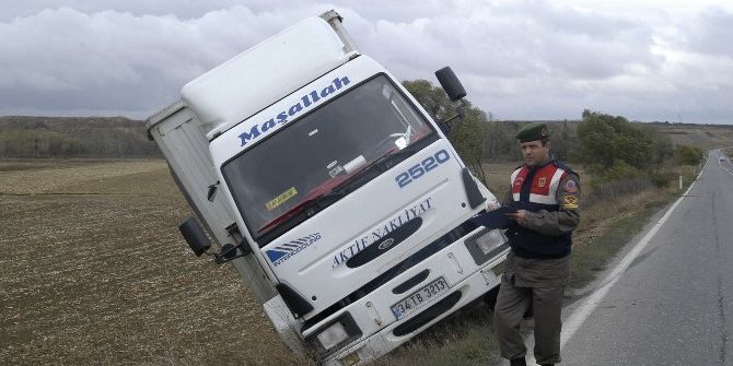 Ağaç Sayesinde Devrilmenin Eşiğinden Döndü