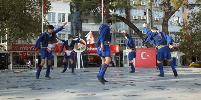 Burhaniye’de Muhtarlara Coşkulu Kutlama