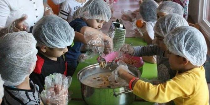 Foçalı Minikler Aşure Pişirdi