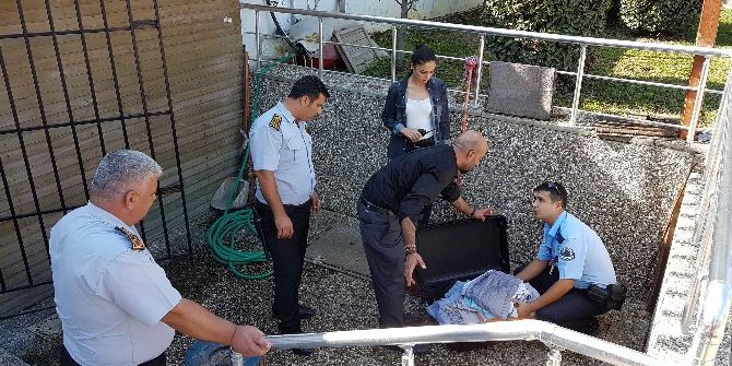 Gezmeye Giden Vatandaşın Taşımaya Üşendiği Valiz Polisi Alarma Geçirdi