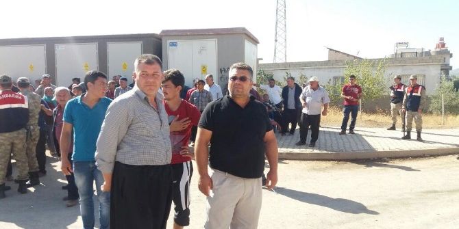 Ağır Tonajlı Araçların Geçişi Mahalleliyi Çileden Çıkardı