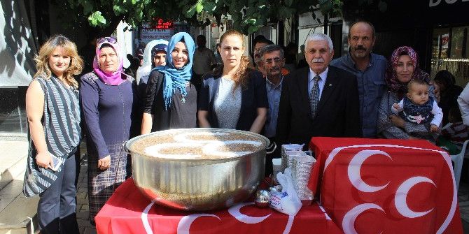 Mhp Kadın Kolları Tarafından Aşure Dağıtıldı