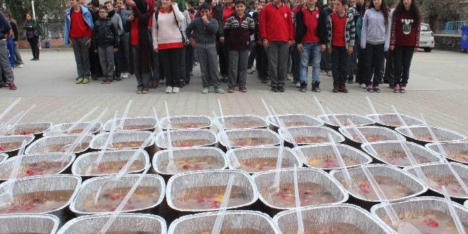 Ortaokul Öğrencilerine Aşure İkramı