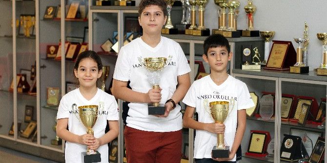 Özel Sanko Okulları Öğrencileri Satrançta 3 Kupa Kazandı
