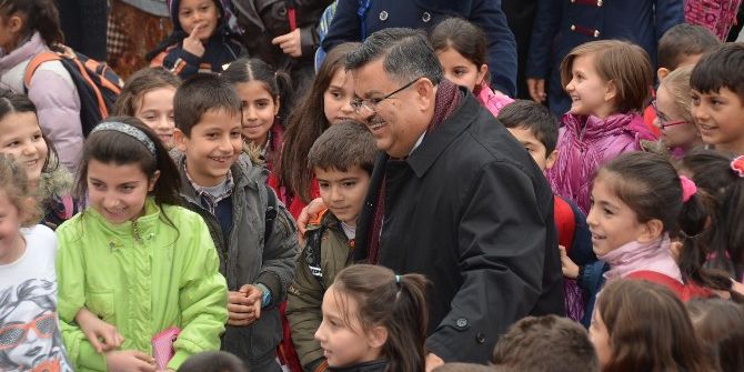 Bilecik Belediyesi’nden Kırtasiye Yardımı