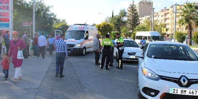 İki Otomobil Çarpıştı: 2 Yaralı