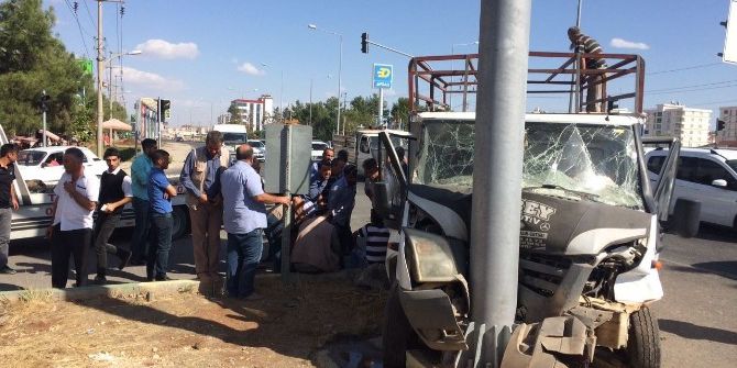 Kazazedeye Müdahale Etmek İsteyen Stajyer Att’ye Otomobil Çarptı