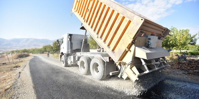 Hacıyusuflar Mahallesinin Yolları Asfaltlandı