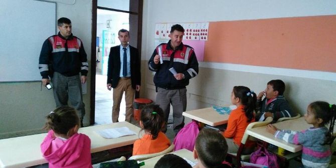 Jandarma Trafik Timlerinden İlkokul Öğrencilerine Eğitim