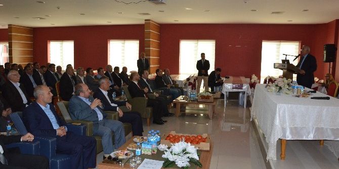 Niksar’da Jeotermal Su Kaynaklı Jeotermal Seracılık Toplantısı Yapıldı