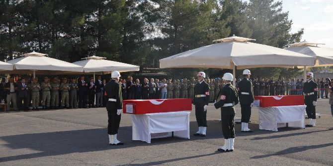 Liceli Şehitler İçin Tören Düzenledi