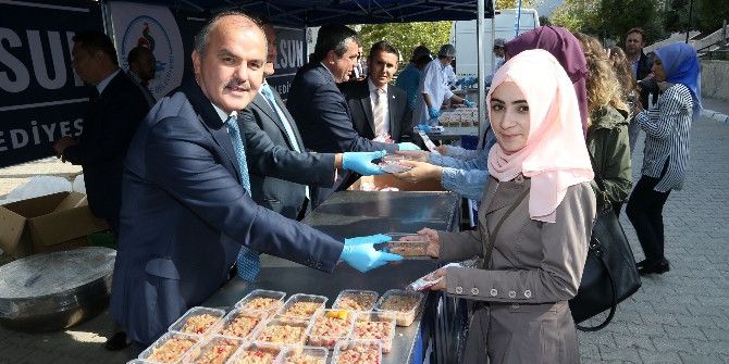 Pamukkale Belediyesi’nden Üniversite Öğrencilerine Aşure