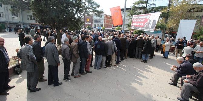 Akyazı Belediyesi 6 Bin Kişilik Aşure Dağıttı