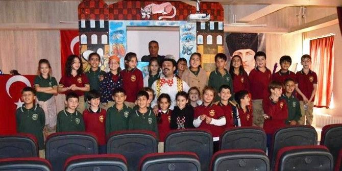 Öğrencilerin Kukla Keyfi