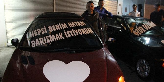 7 Otomobile “Özür Dilerim” Yazıp Eşinden Af Diledi