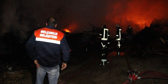 İnşaat Malzemeleri Satan İş Yerinde Yangın Çıktı