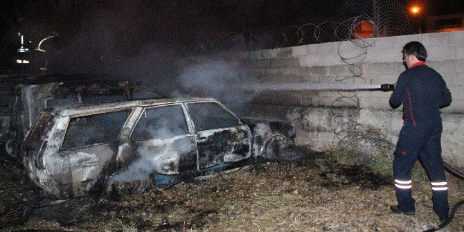 Yediemin Otoparkında Çıkan Yangın Sonrası 4 Araç Kullanılamaz Hale Geldi.