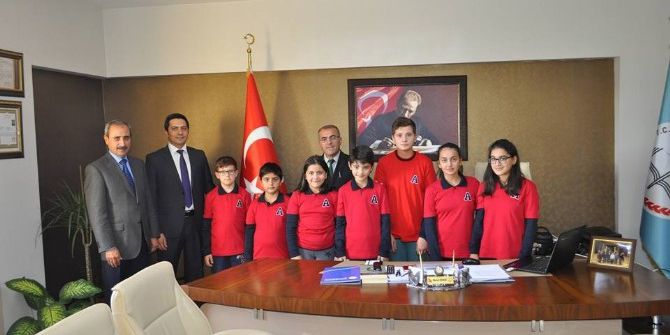 Öğrenciler 15 Temmuz Şehitleri İçin 10 Bin Lira Topladı