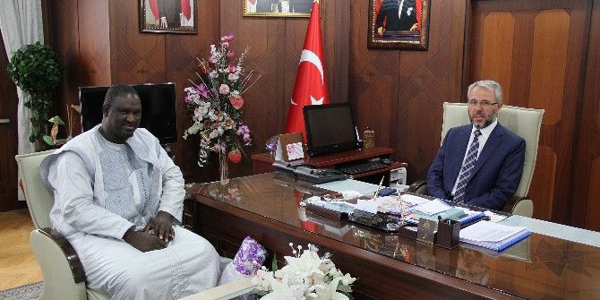 Gine Konakri Din Alimi Muhammed Tayyip İl Müftülüğünü Ziyaret Etti