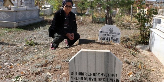 Kelkit Sevdalısı Emekli Ebe Ölmeden Mezarını Hazırlattı