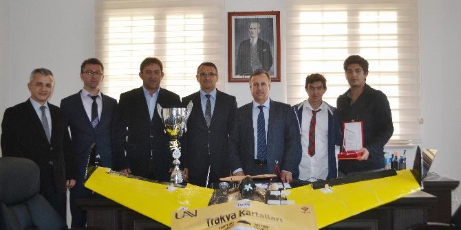 Katıldıkları İlk Yarışmadan Ödülle Döndüler