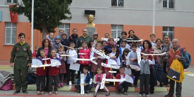 Ata Model Uçak Kursu’na Katılan Öğrencilere Sertifika