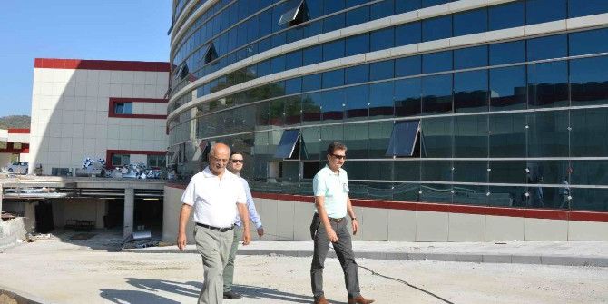 Demir; “Hastane Yatırımları Bitirilemiyor”