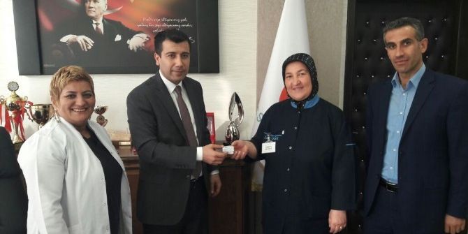 Altın Bulan Temizlik Görevlisi Altınla Ödüllendirildi