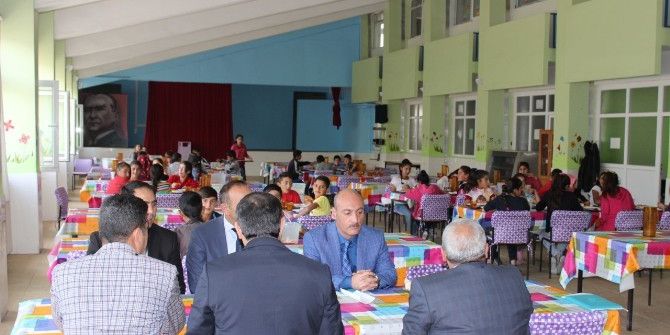 Milli Eğitim Müdürü Cırıt Öğrencilerle Yemek Yedi
