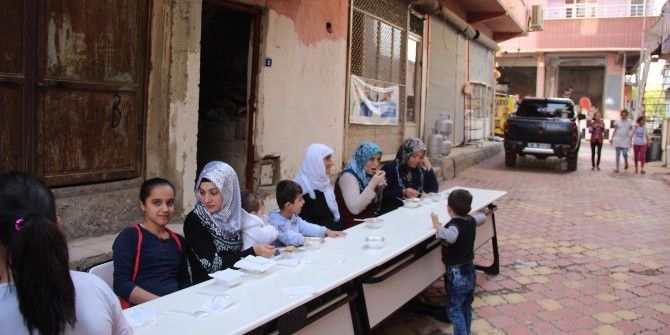 Ak Parti Kadın Kolları Aşure Etkinliği Düzenledi