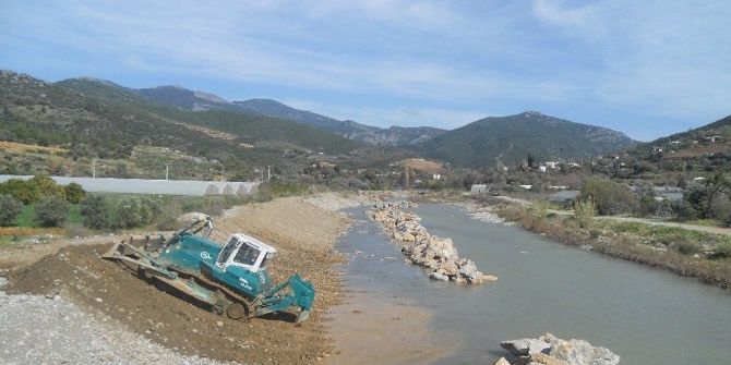 Dsi Gazipaşa’da Dere Islah Çalışmalarına Devam Ediyor