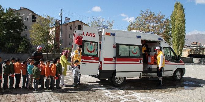 Öğrencilere 112 Sağlık Personeli Eğitim Verdi