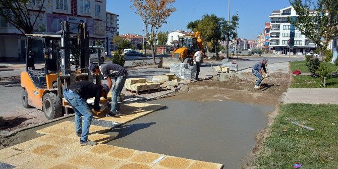 Aksaray Belediyesi Kaldırımları Yenilemeye Devam Ediyor