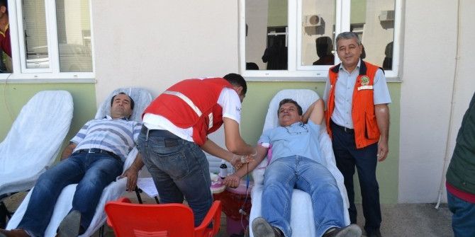 Bozyazı’da Orman Personeli Kan Bağışında Bulundu