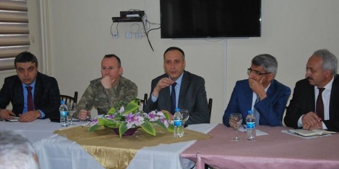 Kaymakam Kahraman Muhtarlarla Bir Araya Geldi