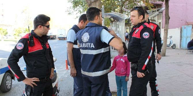 Polis Suriyeli Dilenci Çocukları Yakaladı