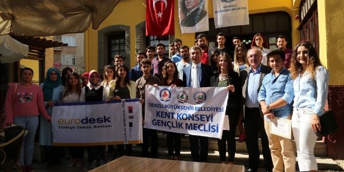 Gençlere Proje Eğitimi Verildi