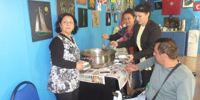 Mudanya Engelliler Derneği Aşure Dağıttı