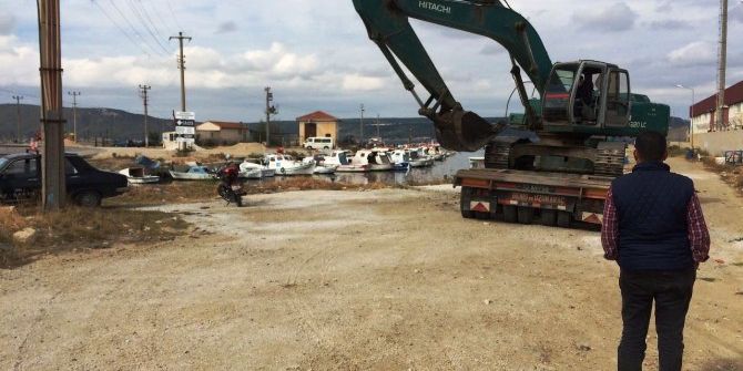 Başkan Altınok Söz Verdi, Çay Yatağını Temizletti