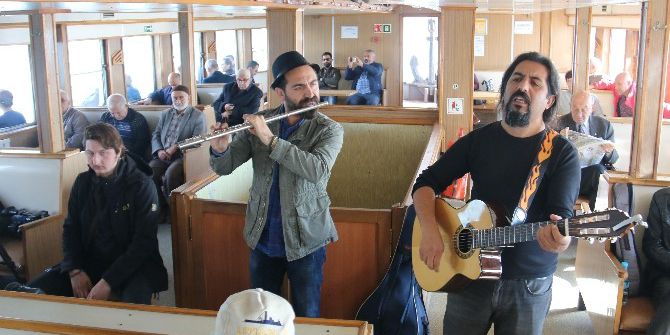 Sokak Müzisyenleri Vapurlara Taşındı