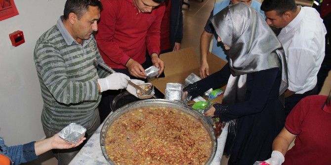 Anadolu Lisesinde Aşure Etkinliği