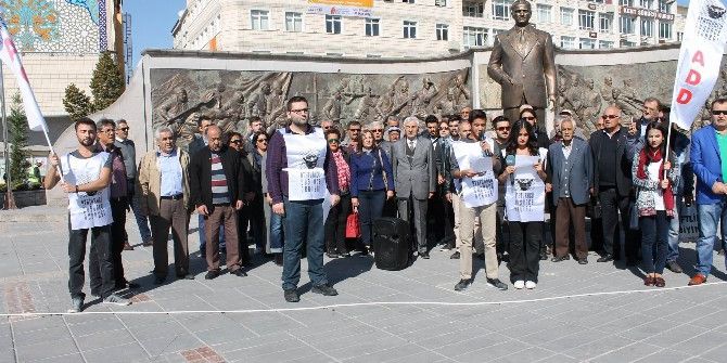 Add Üyeleri Meydanda Gençliğe Hitabeyi Okudu