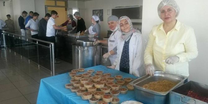 Ayvalık’ta Diriliş Başkanlarından Aşure Hayrı