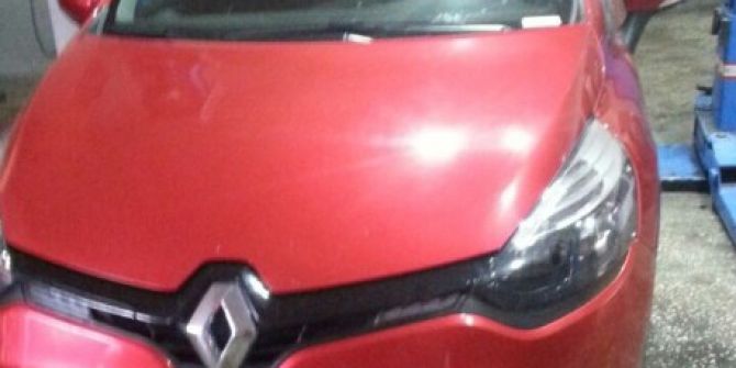 Otomobile Giren Yılanı İtfaiye Çıkardı