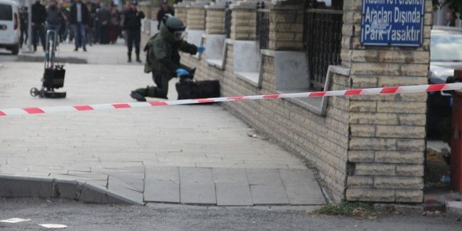 Adliye Önünde Şüpheli Çanta Alarmı