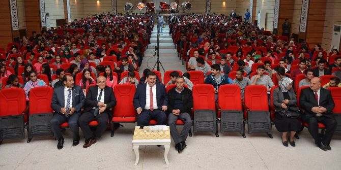 Uyuşturucunun Zararları Tiyatro İle Anlatıldı