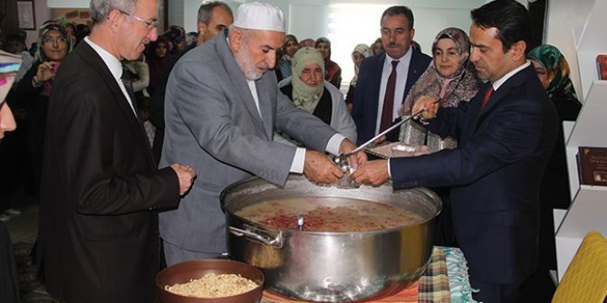 Vali Aktaş Kız Kur’an Kursunda Aşure Programına Katıldı